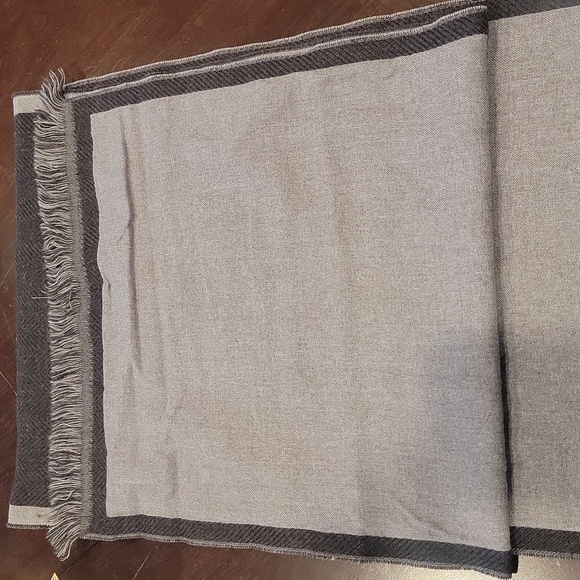 Authentic Fendi wool scarf - Picture 6 of 10